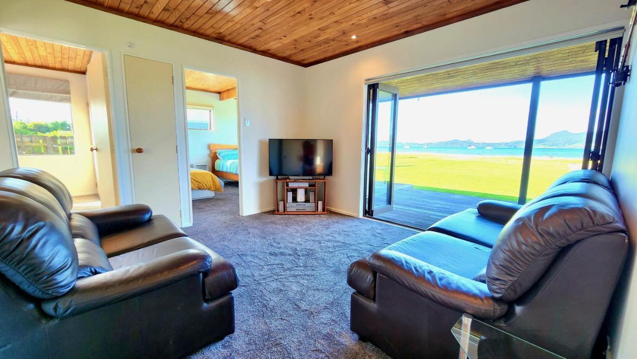 The Sunrise Bach - One Tree Point Holiday Home Eksteriør bilde