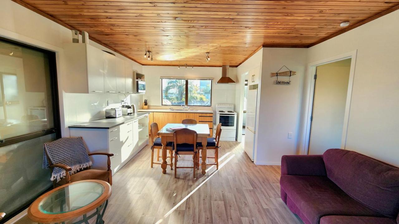The Sunrise Bach - One Tree Point Holiday Home Eksteriør bilde